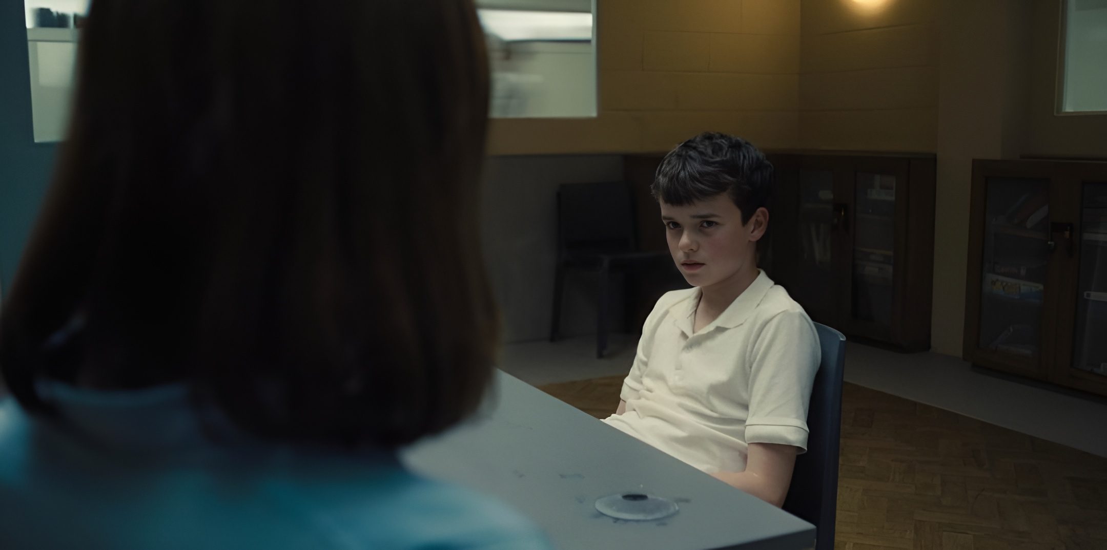 تحلیل سریال Adolescence (2025) | چرا این مینیسریال جنایی روانشناختی ساخته نتفلیکس پدیده شد؟ 5 شخصیت اصلی فیلم